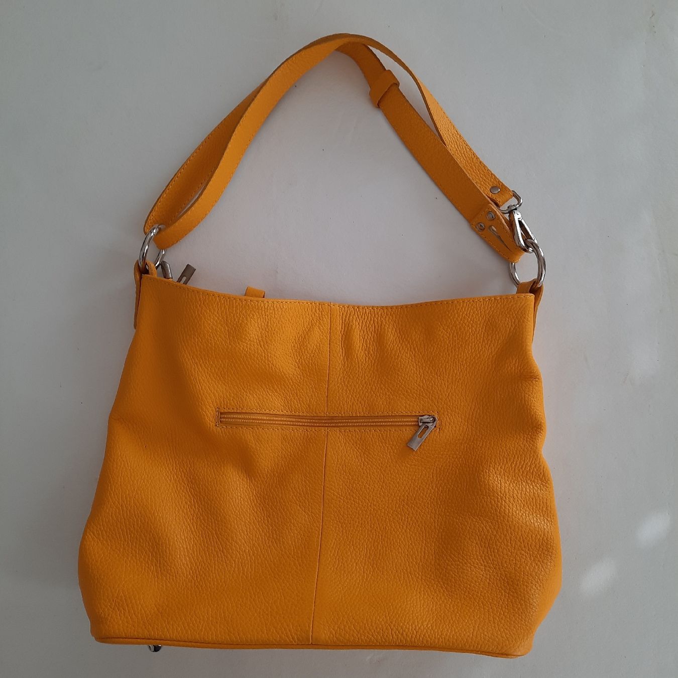 Borse da donna: Echteleder Umhänge Tasche NEU. gelb.Top. – Nuovo e nell'imballaggio originale da olten venduto da Laterne50