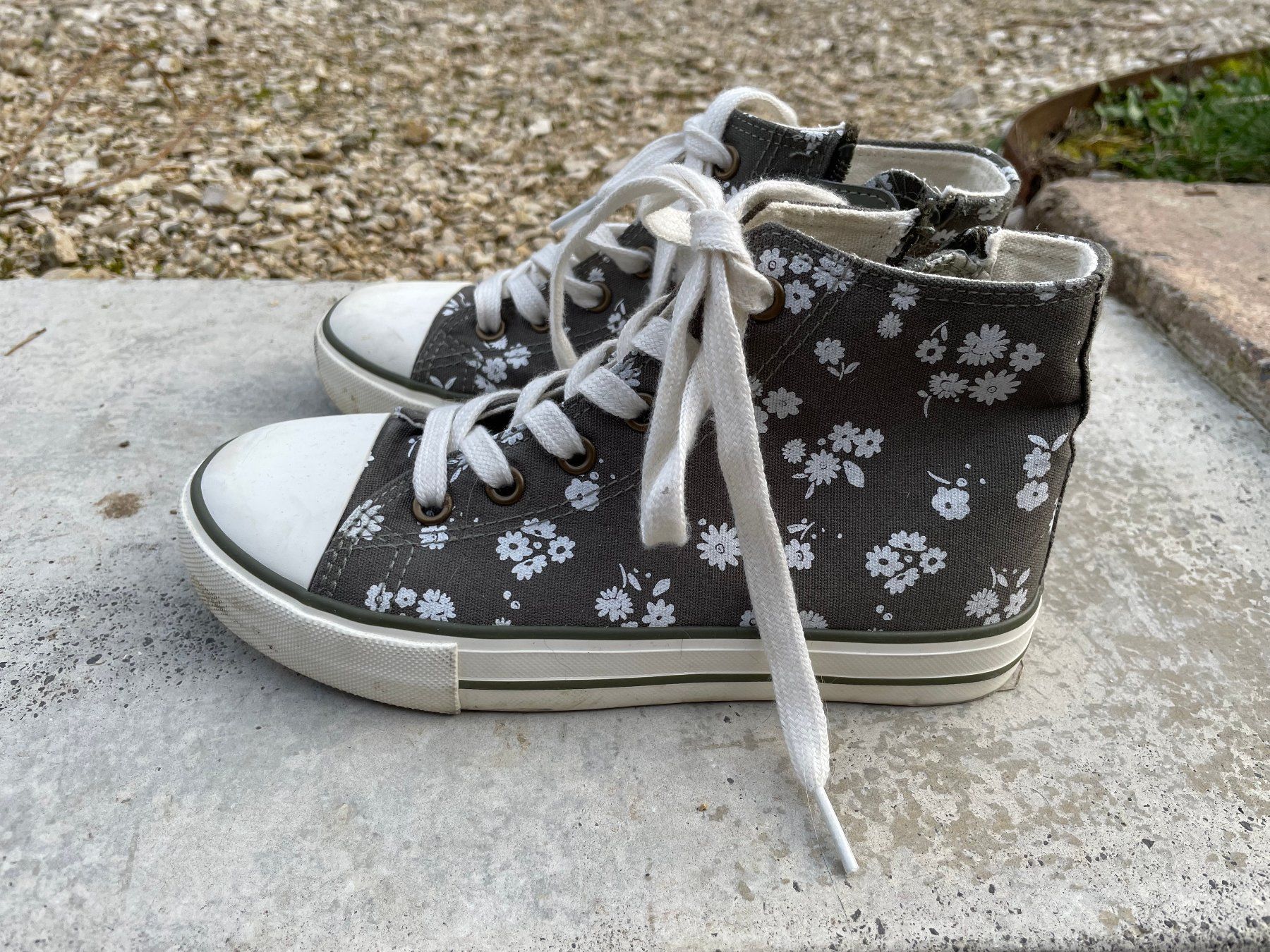 Scarpe per ragazze: Turnschuhe Stoff Gr. 33 – Usato da Schnottwil venduto da soleil3108
