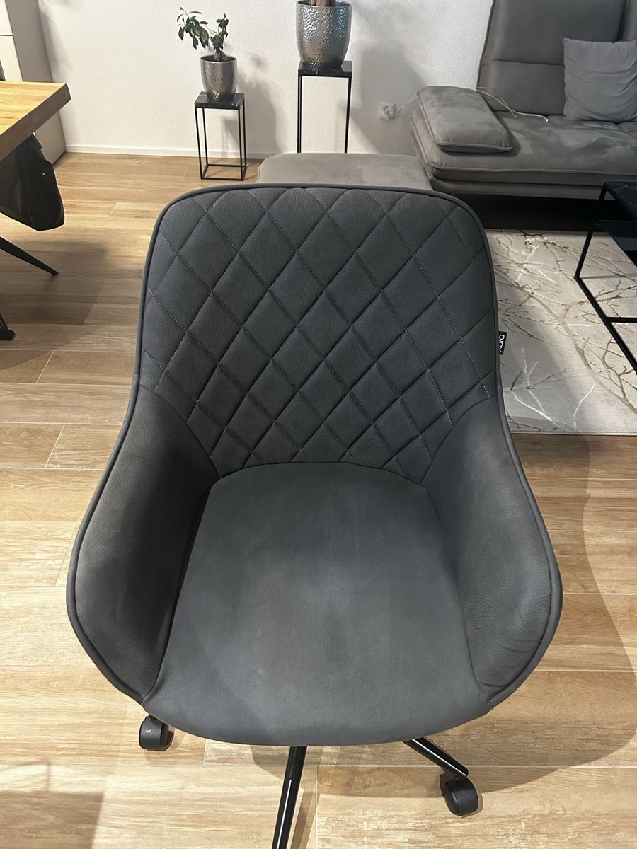 Chaises: Bürostuhl mit Rollen – D'occasion à Niederwil SG par dixi14