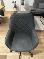 Bürostuhl mit Rollen