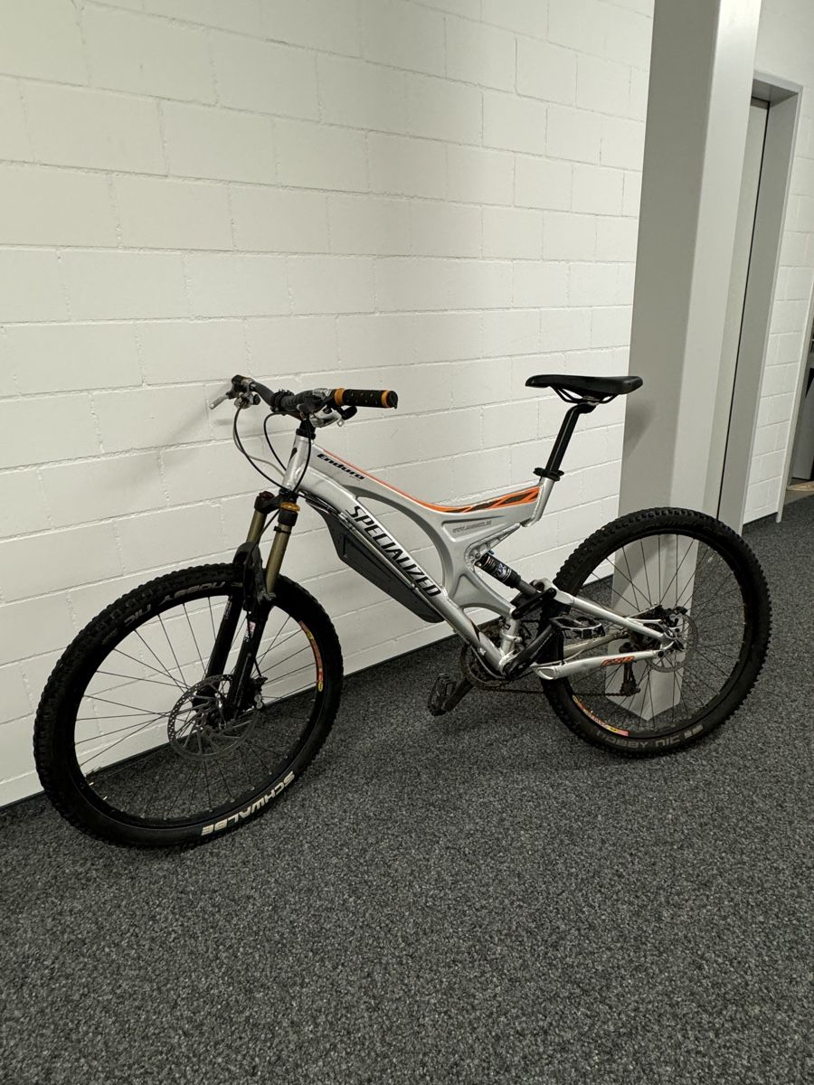 Specialized Velos: Enduro Pro Specialized Bike – Gebraucht aus Pfaffhausen von