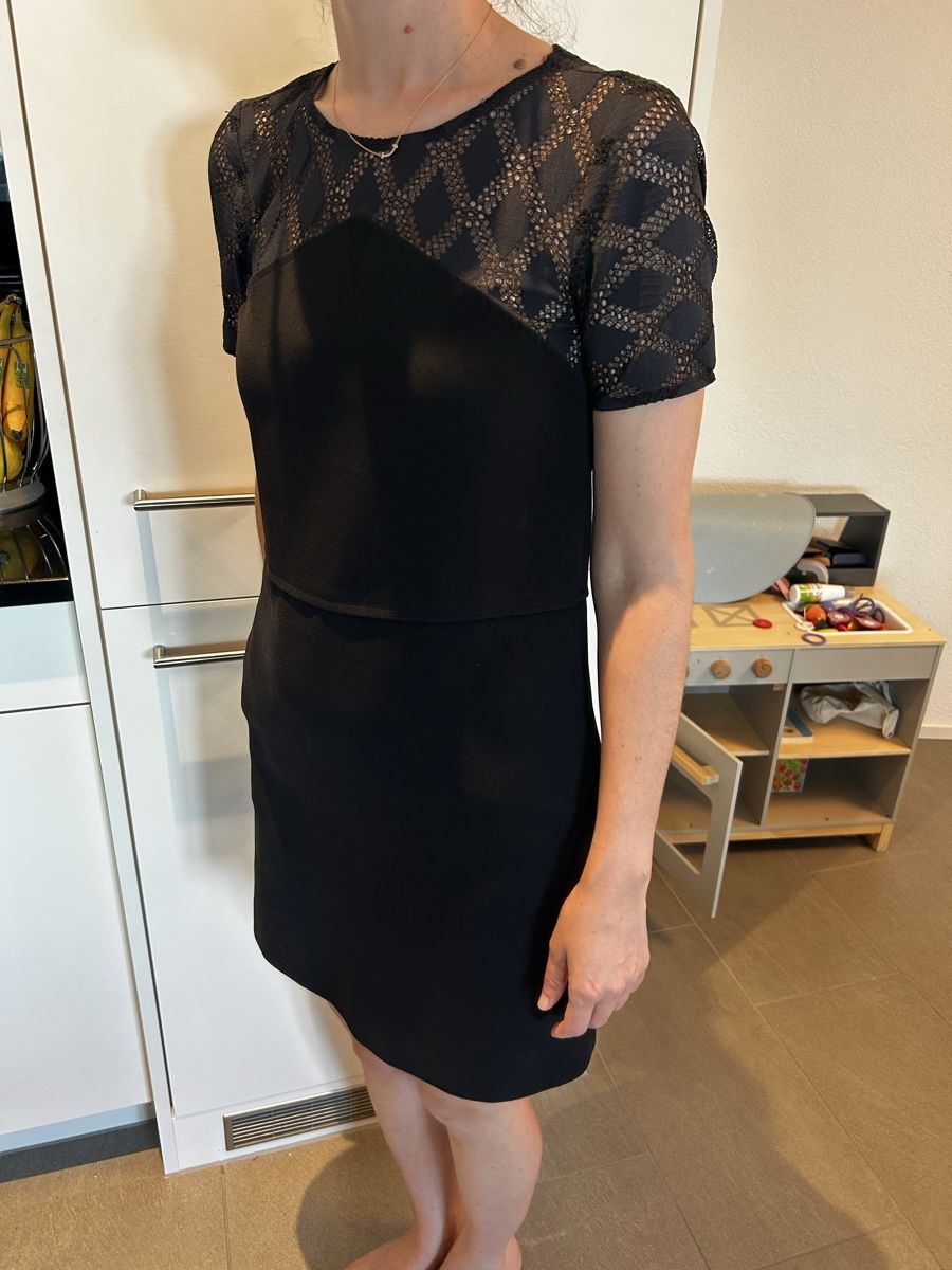 Maje Kleider: Maje Etuikleid 34 schwarz/navy  – Gebraucht aus Zürich von cos_b629