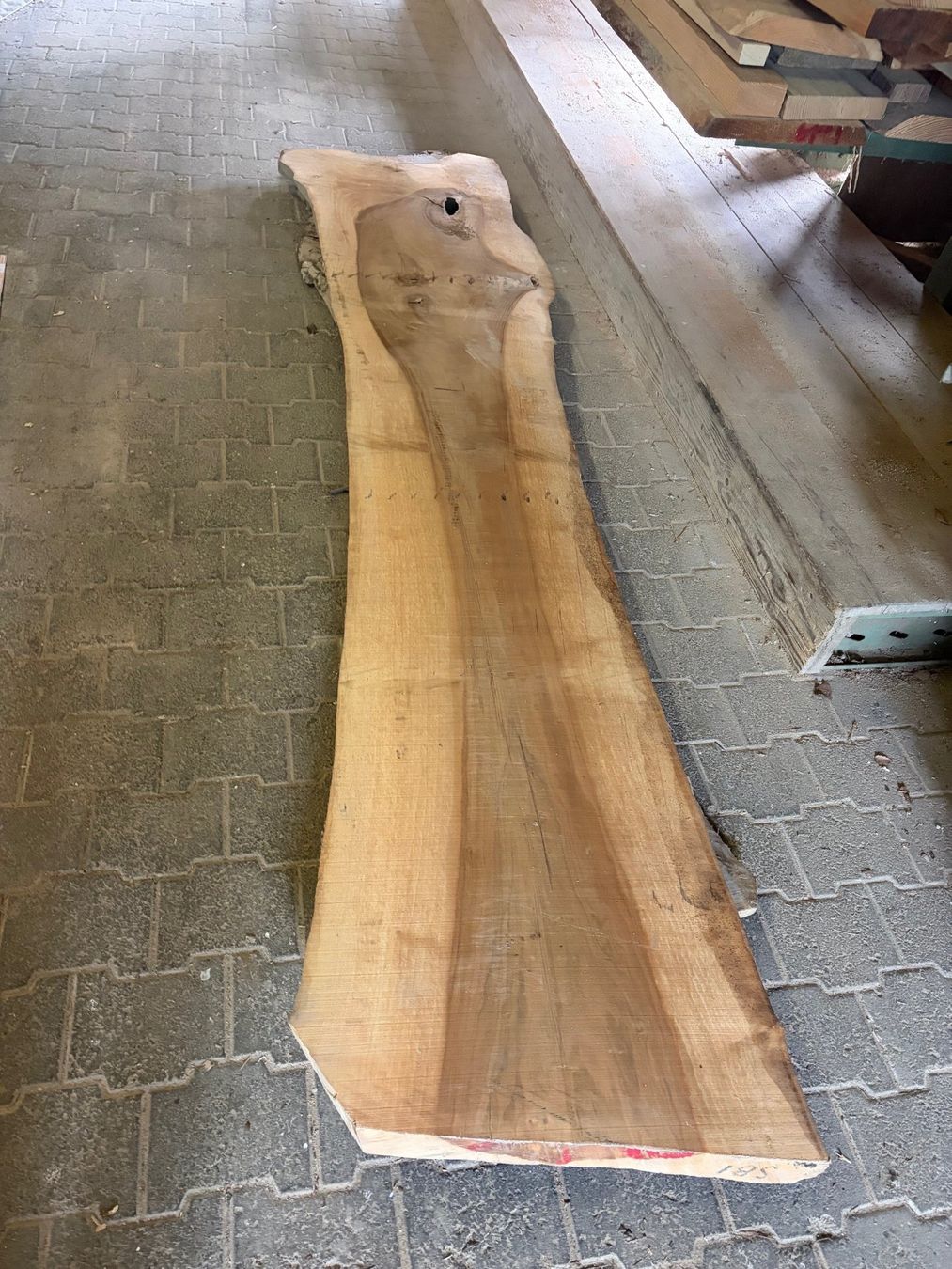 Articoli in legno: Nussbaum Massivholz – Usato da Rothrist venduto da SchHunWerGmbH 2