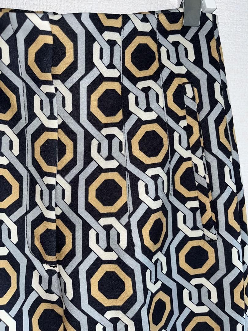 Zara Hosen: Zara Geometric Print Trousers – Neu und originalverpackt aus Basel von 1moonstar 1