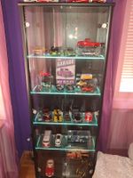Glasvitrine mit Modellautos diverse Marken
