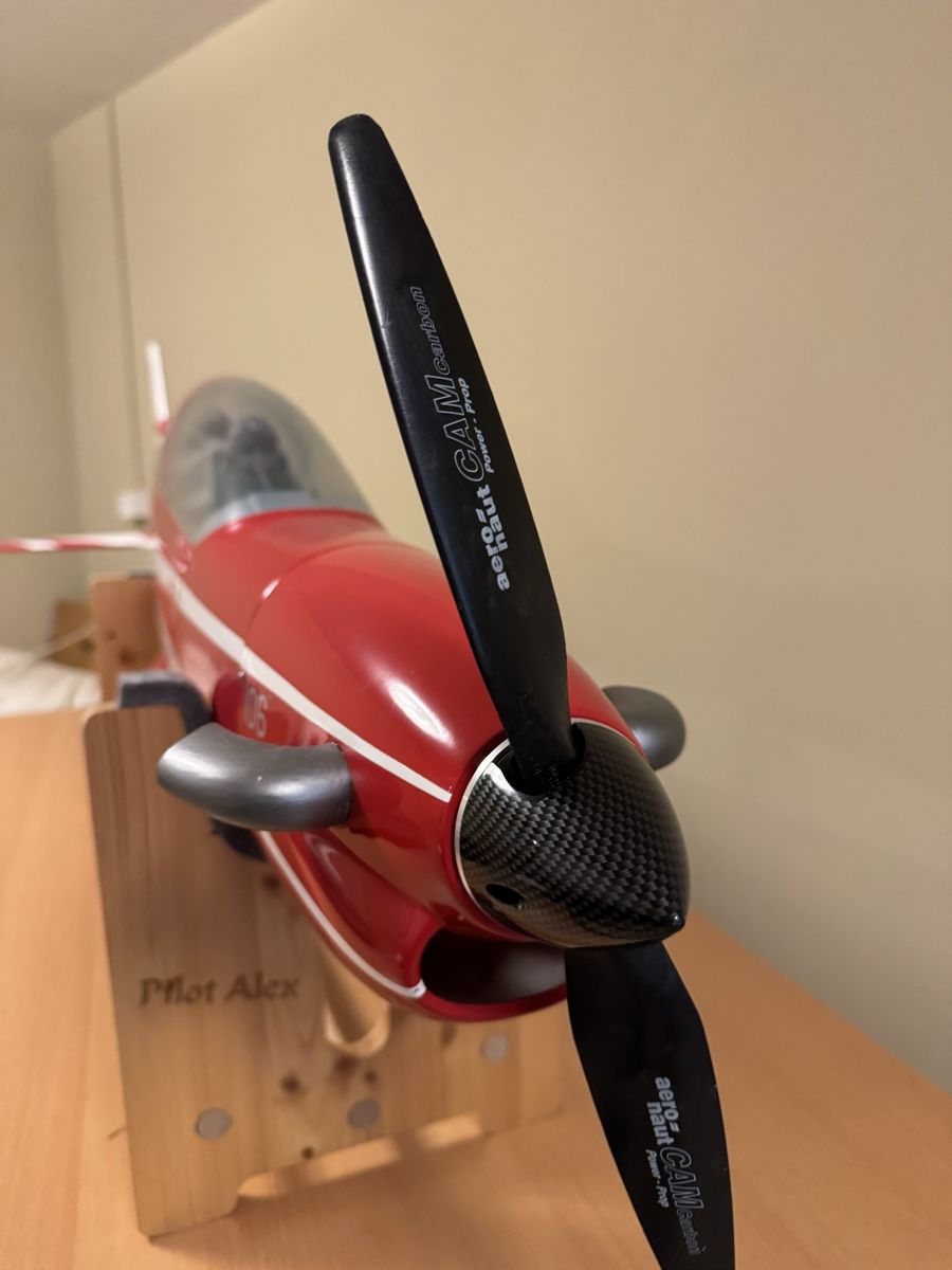 RC Flugzeug Pilatus PC-21 rot weiss guter Zustand (Gebraucht) in ...