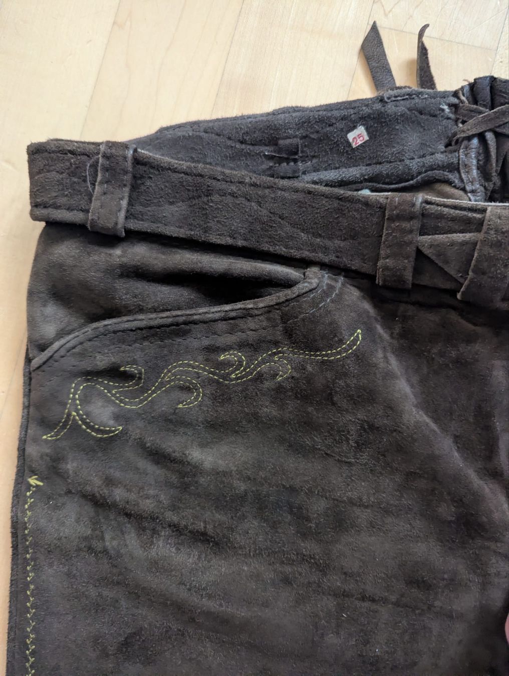 Pantaloni: Lederhose / Trachtenhose BECKERT Gr 50 – Usato da Binz venduto da julijuli 3