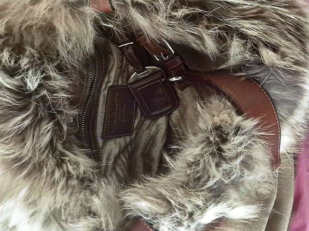 Sacs femmes: Sac Prada toile et fourrure véritable – D'occasion à Genève par ele_v95j 1