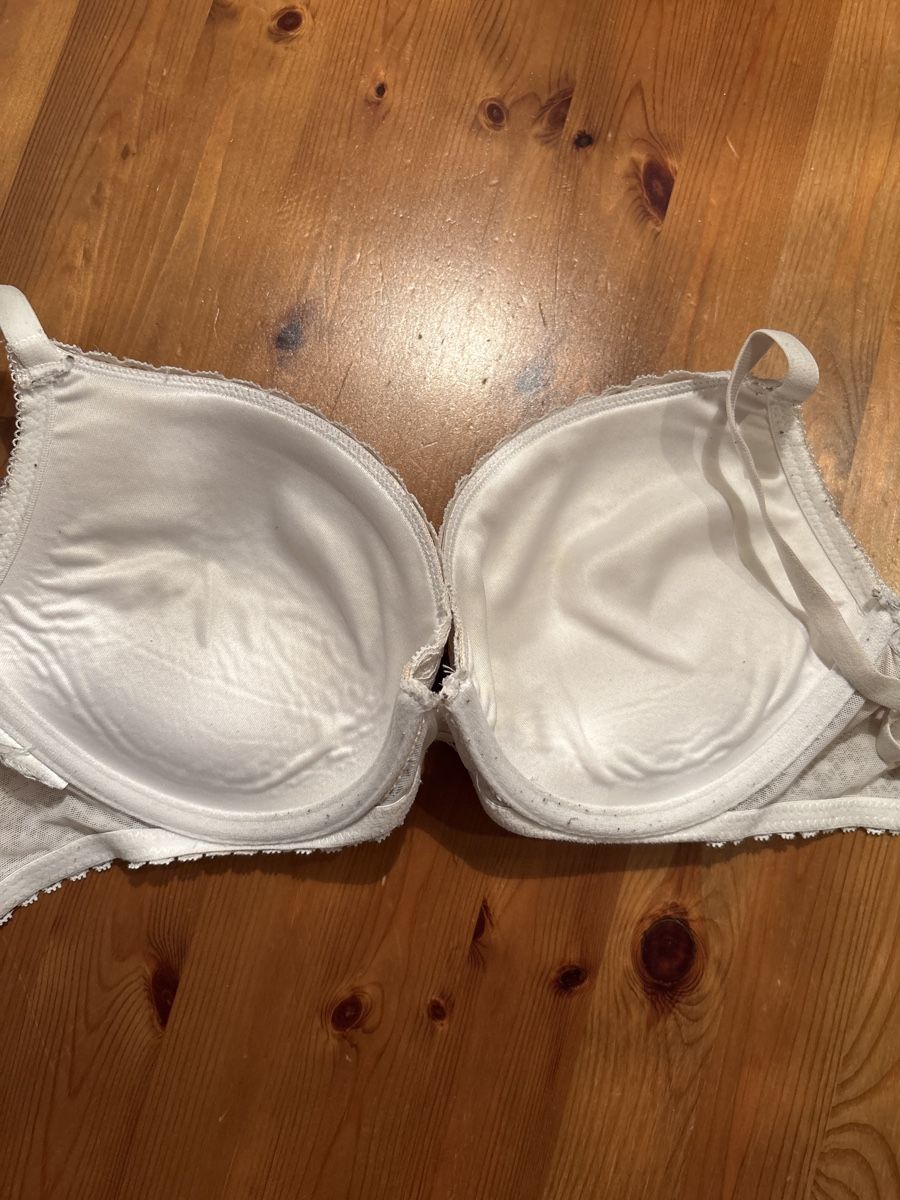 Autres dessous: weisser Spitzen-BH, Grösse 75C – D'occasion à Wabern par est_jw6s 2