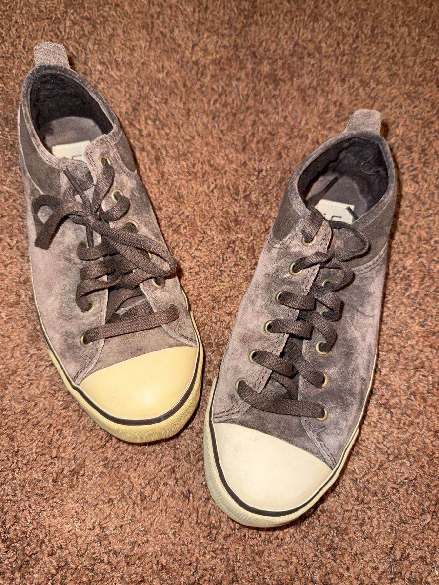 Ugg Chaussures femmes: UGG Sneaker brown Gr. 38 – D'occasion à Oetwil am See par sunnechoenigin