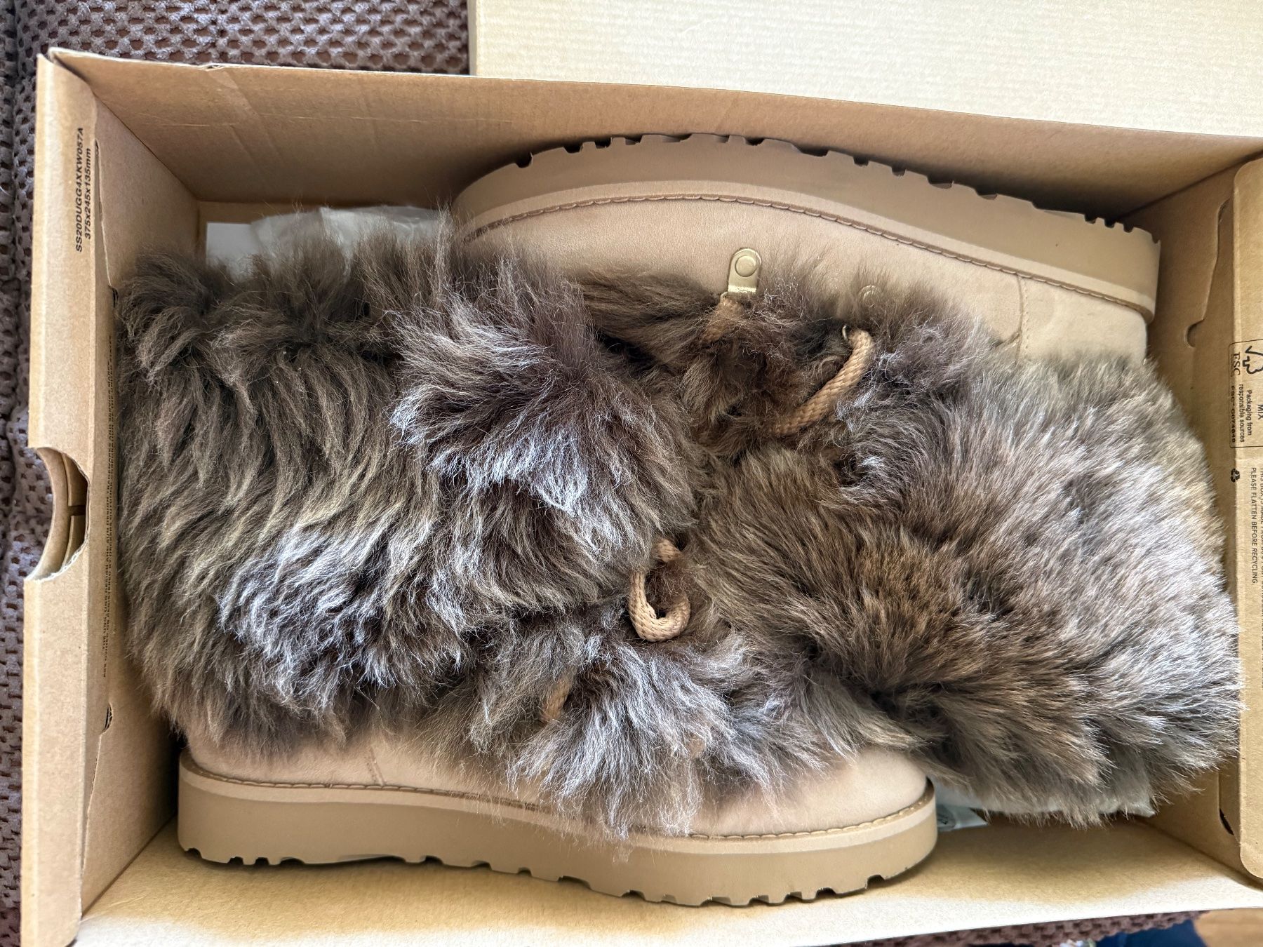 Chaussures femmes: UGG Stiefel, Grösse 39 NEU – Neuf avec emballage d'origine à Pfäffikon ZH par tamara.keusch 1