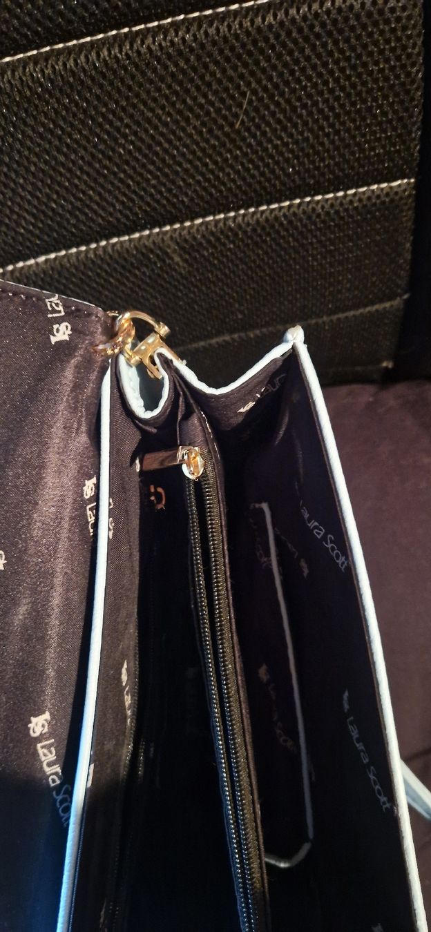 Sacs femmes: Schöne hellblaue Handtasche  – D'occasion à Zollbrück par coc_j9vz 1