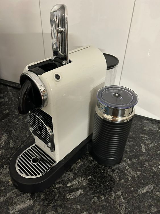 DeLonghi Nespress Citiz Milk EN267.WAE mit Milchsch umer