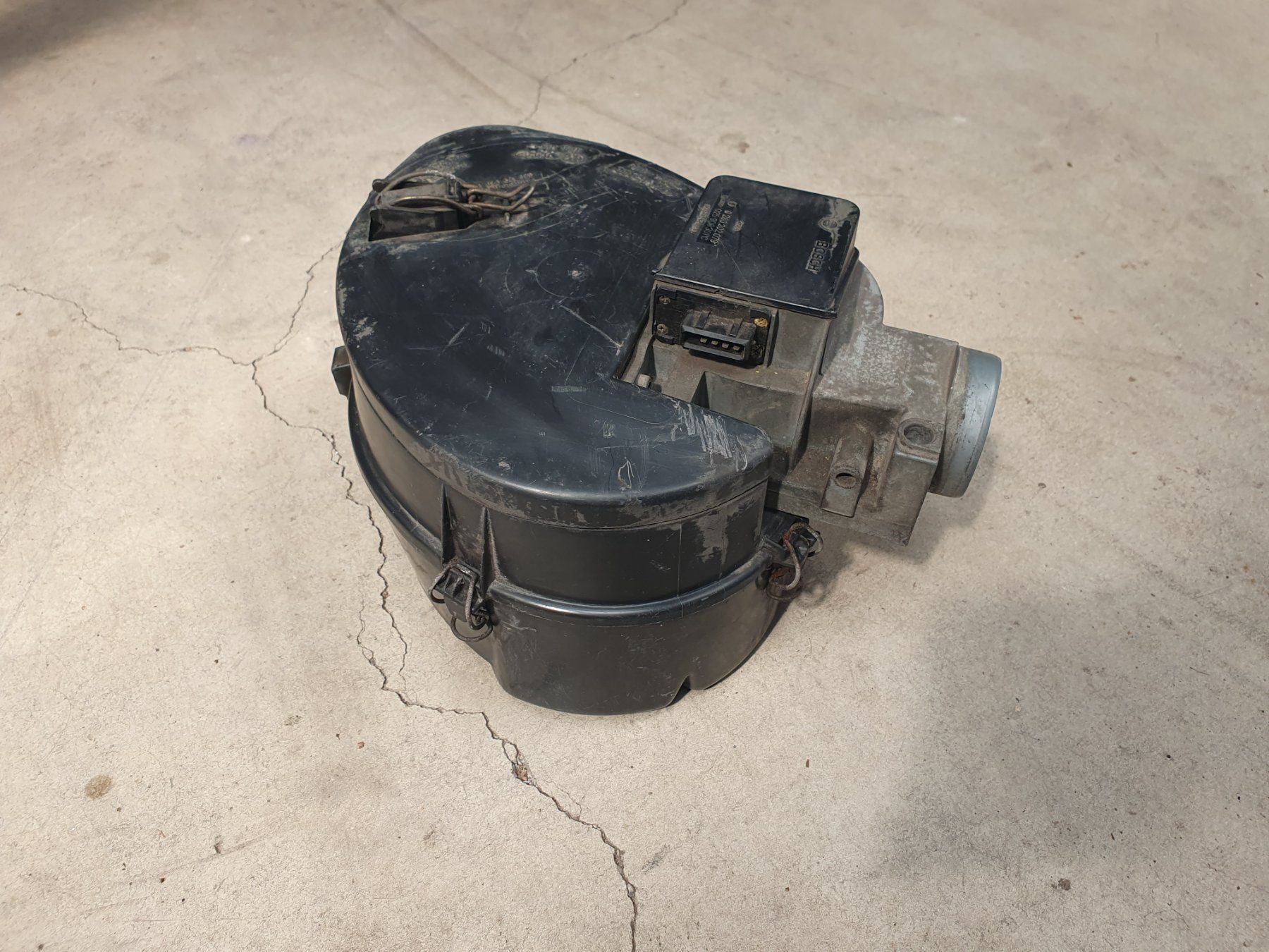 Volkswagen Tutti pezzi di ricambio auto: Luftfilter mit Luftmengenmesser/Luftmassenmesser VW Bus T 3 – Usato da Schönenberg ZH venduto da Technmech 1