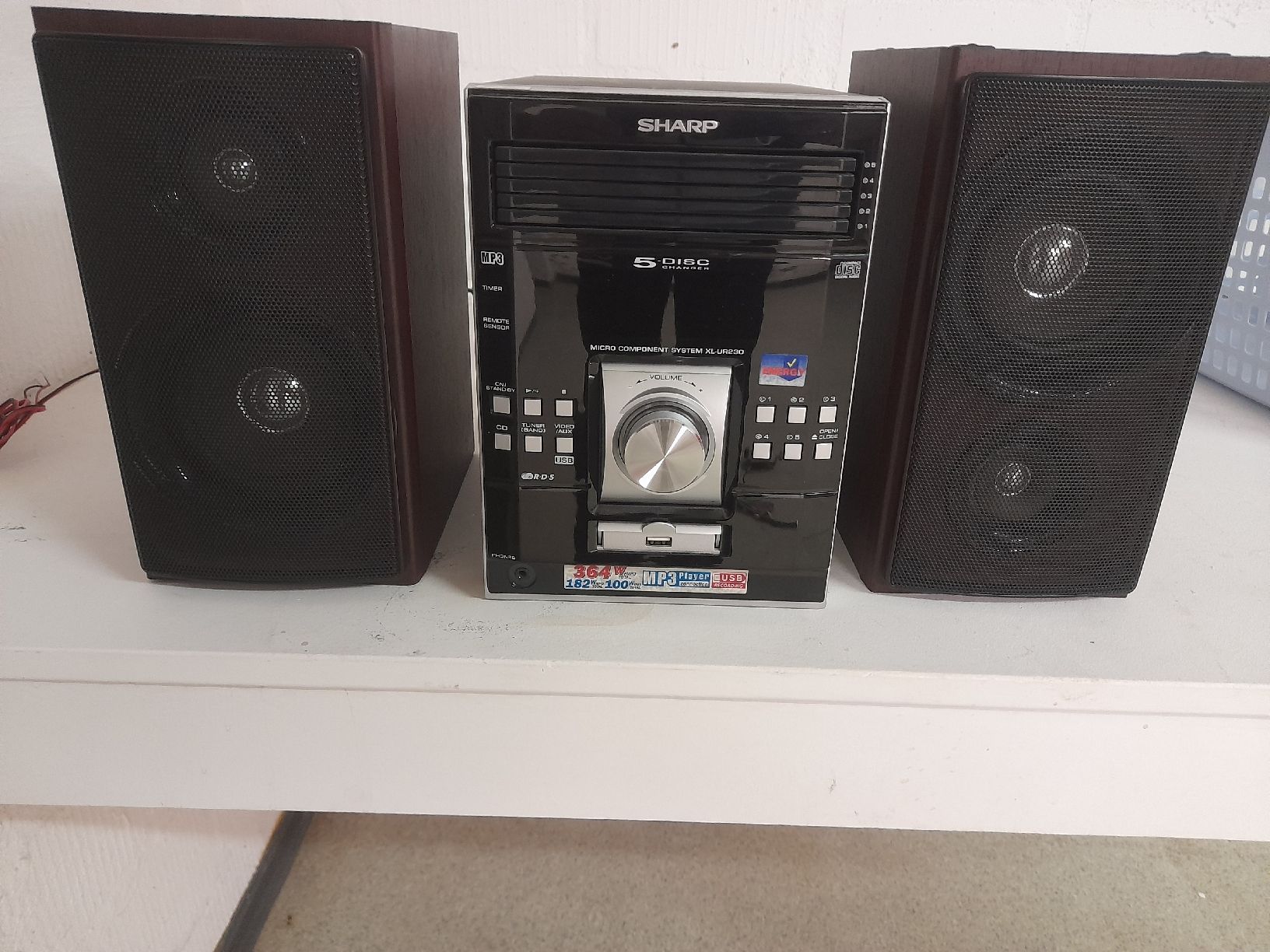 Sharp Sistemi audio & multimediali: Sharp  Stereoanlage mit 5fach CD-Wechsler  – Usato da Glattbrugg venduto da B_B