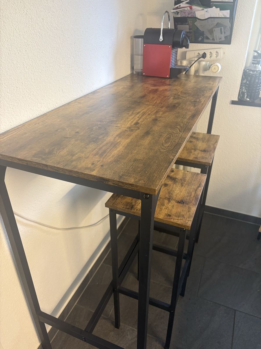 Tables: Bartisch mit 2 Hocker – D'occasion à Winterthur par ana_ds2c 1