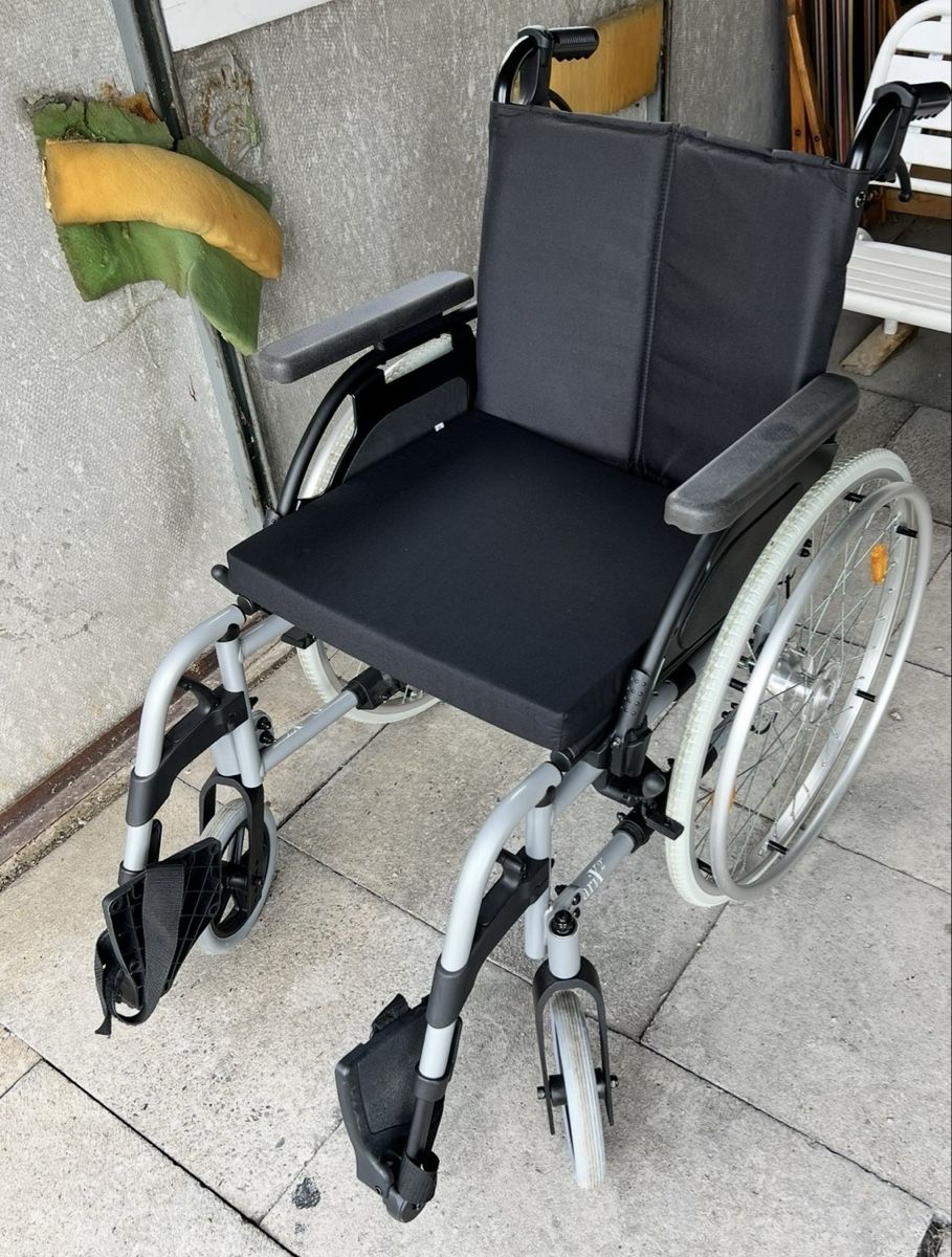 Rollstühle: Rollstuhl Breezy, zusammenklappbar – Gebraucht aus Binz von sinahhh 1