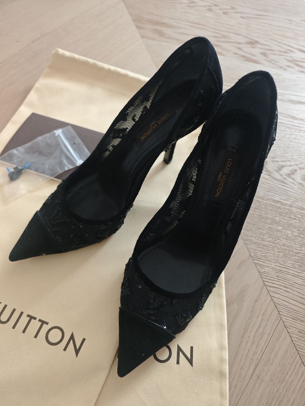 Louis Vuitton Scarpe da donna: LOUIS VUITTON Black Monogram Mesh & Sequin Heels – Nuovo (secondo la descrizione) da Erlenbach ZH venduto da nlh 6