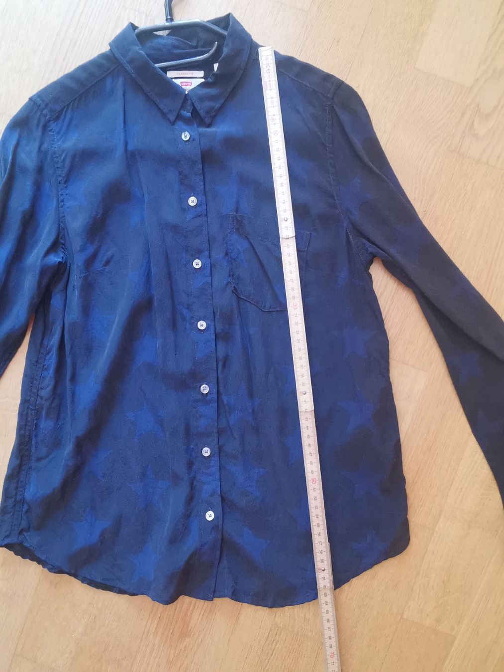 Levi's Camicette: Seidenhemd, Seidenbluse von Levi's mit Sternen – Usato da Uerikon venduto da pink_flamingo 8