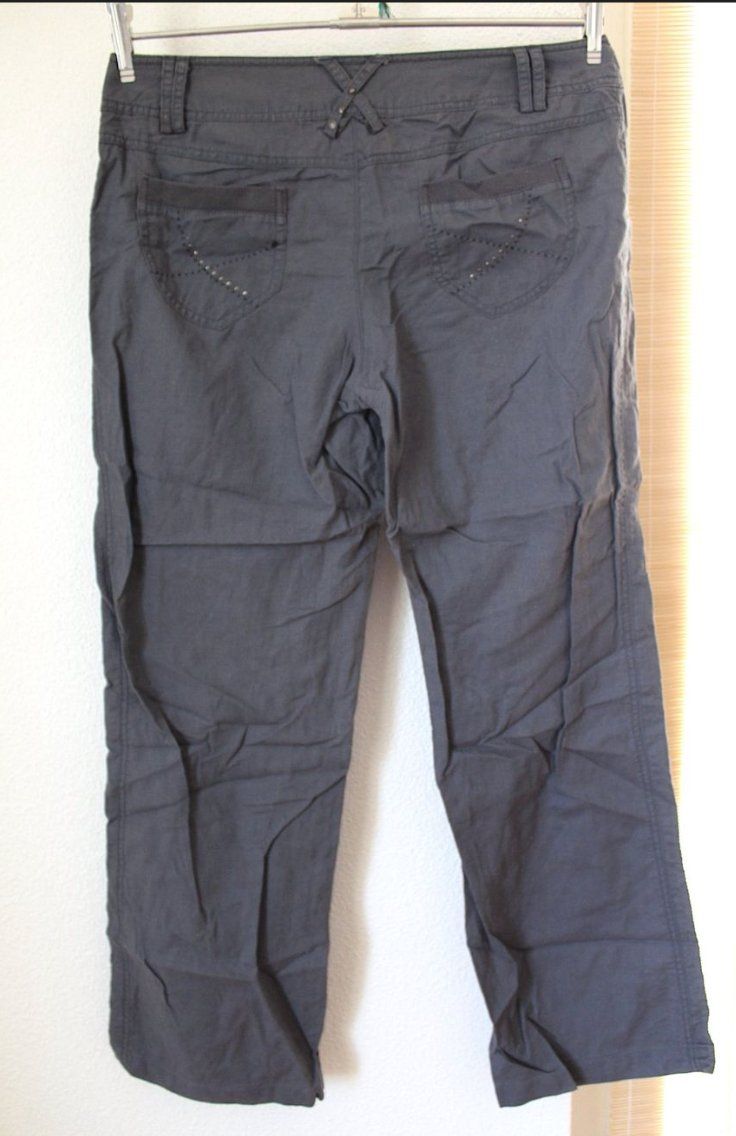 Hosen: Neuwertige Graue Leinen Damenhose, Gr.40 – Gebraucht aus Locarno von madame-tus-sauds 1