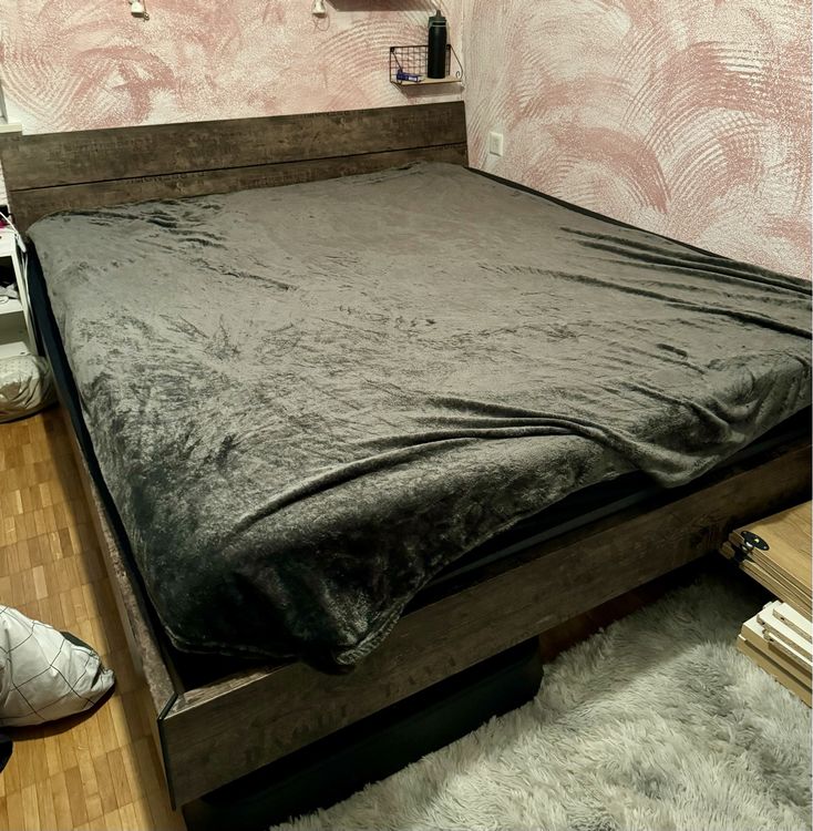 Bett mit Emma Matratze gebraucht 180x200 Kaufen auf Ricardo