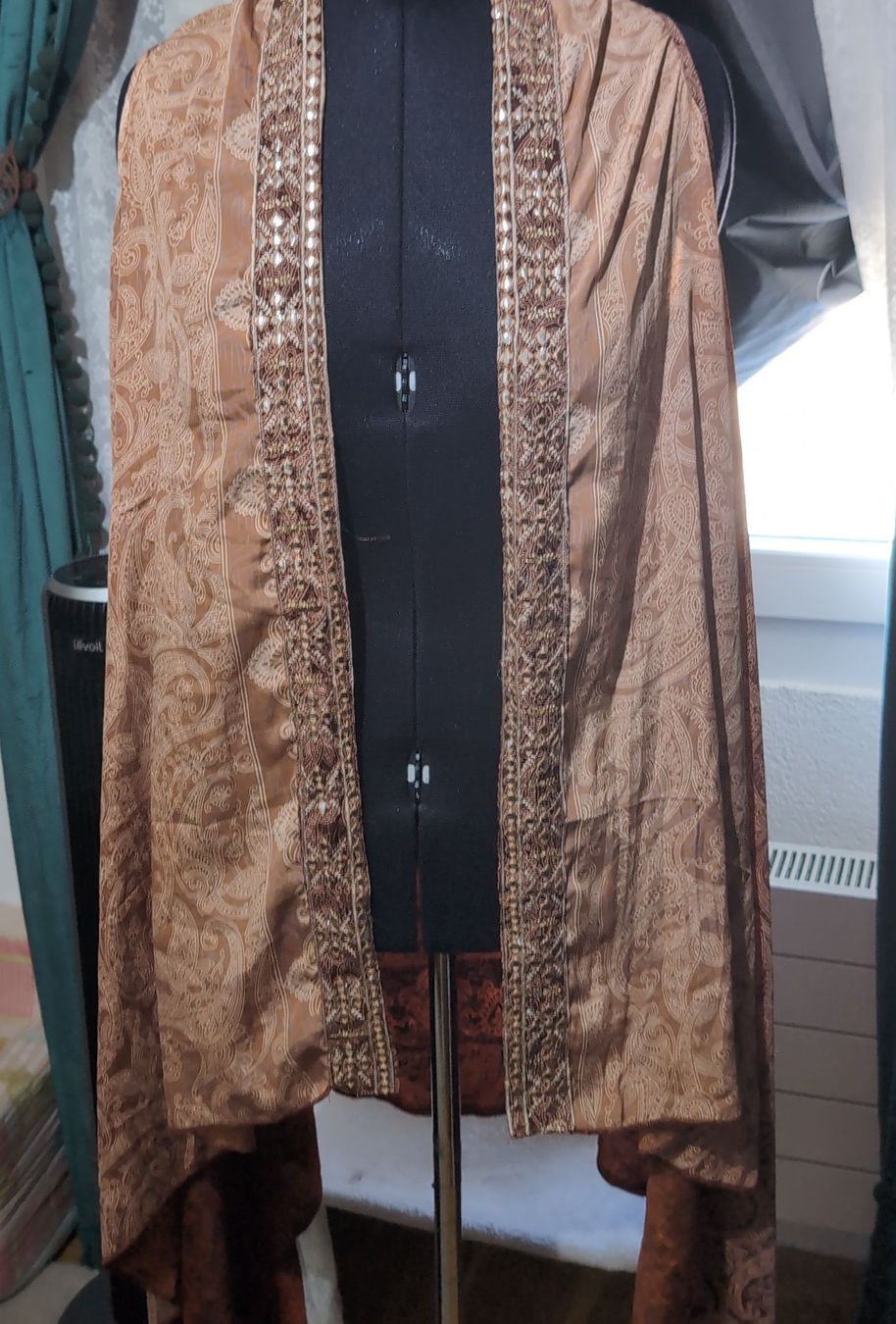 Gilet & Giacche senza maniche: Weste Braun Paisleymuster mit Borte Damen  – Nuovo (secondo la descrizione) da Busswil BE venduto da MissMuffin