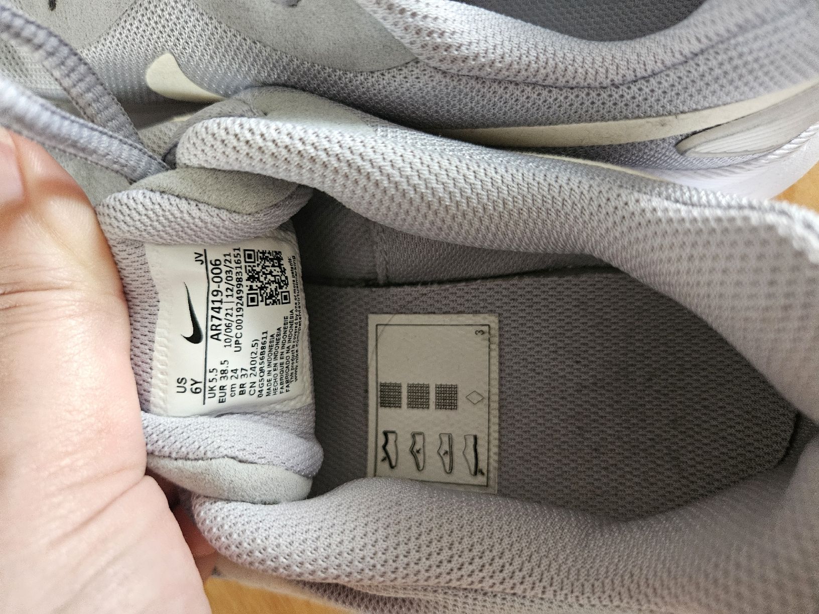 Nike Damenschuhe: Nike Air Sneakers - Light Grey - Size 38.5 EU – Gebraucht aus Lenzburg von van_gpy5 3
