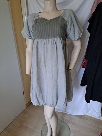 Sommerliches Kleid mit Puffärmel -Balonrock Grösse M - Top