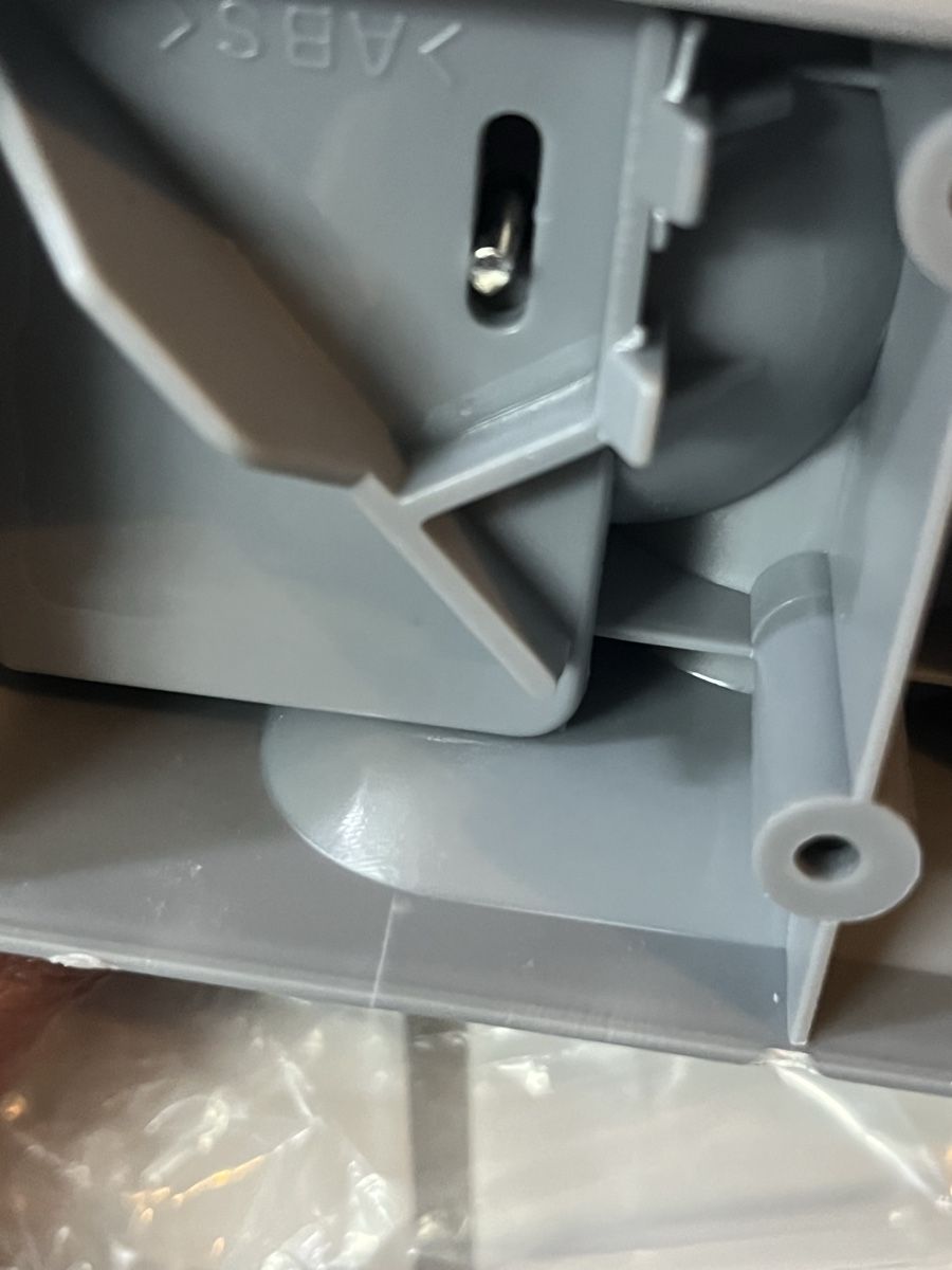 Supporti a parete: Universal-Gerätehalter von Tchibo. – Usato da Niederwil AG venduto da VST92 6
