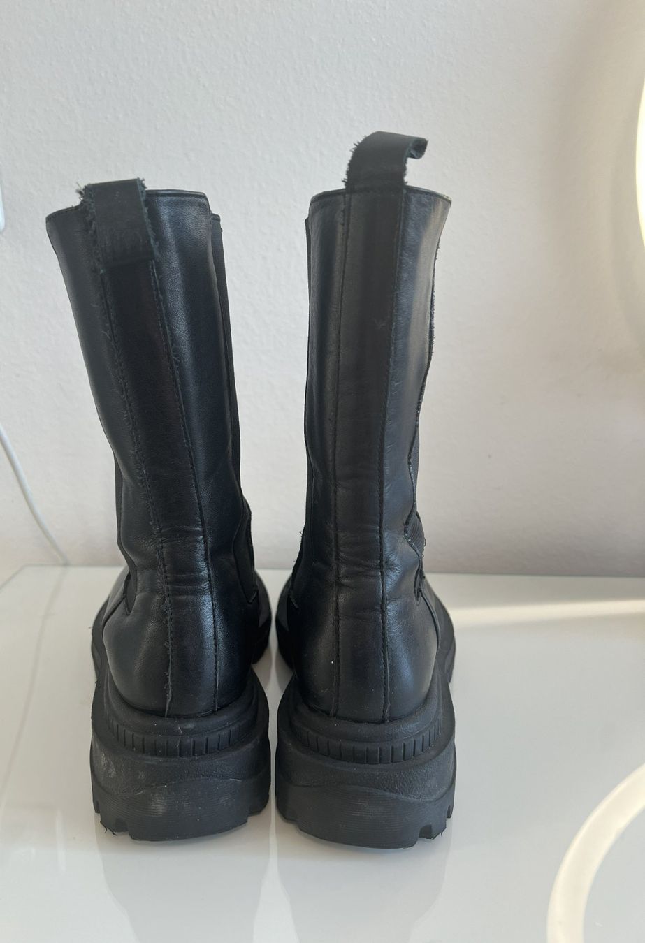 Bershka Scarpe da donna: Bershka Schwarze Lederstiefel EU 37 – Usato da Bülach venduto da deinmica 2