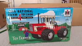 International Harvester 4366 Toy Farmer Traktor