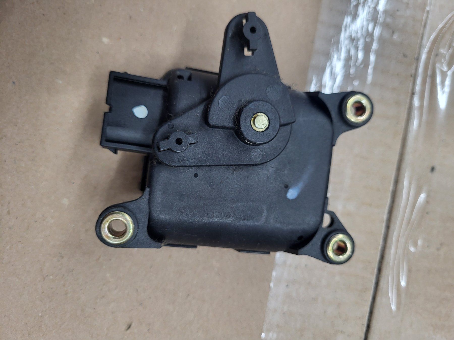 Audi Tutti pezzi di ricambio auto: Audi A4 Gebläse Stellmotor – Usato da Eschenz venduto da Bicco1 1
