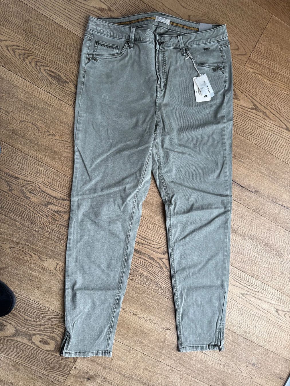 Nile Pantaloni: Hose, Nile //NEU//  XL – Nuovo (secondo la descrizione) da Stettfurt venduto da outlet72