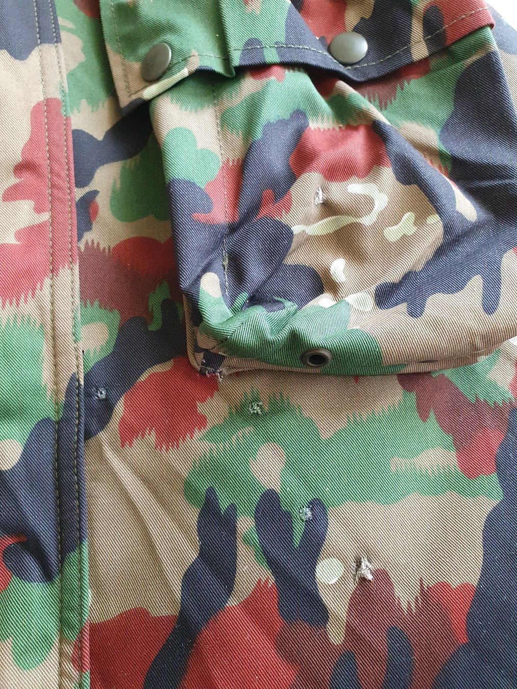 Schweizer Armee Uniformi: Splitterschutzweste CH Armee Original mit Einschusslöcher – Difettoso da Gossau SG venduto da Puch-tech 6
