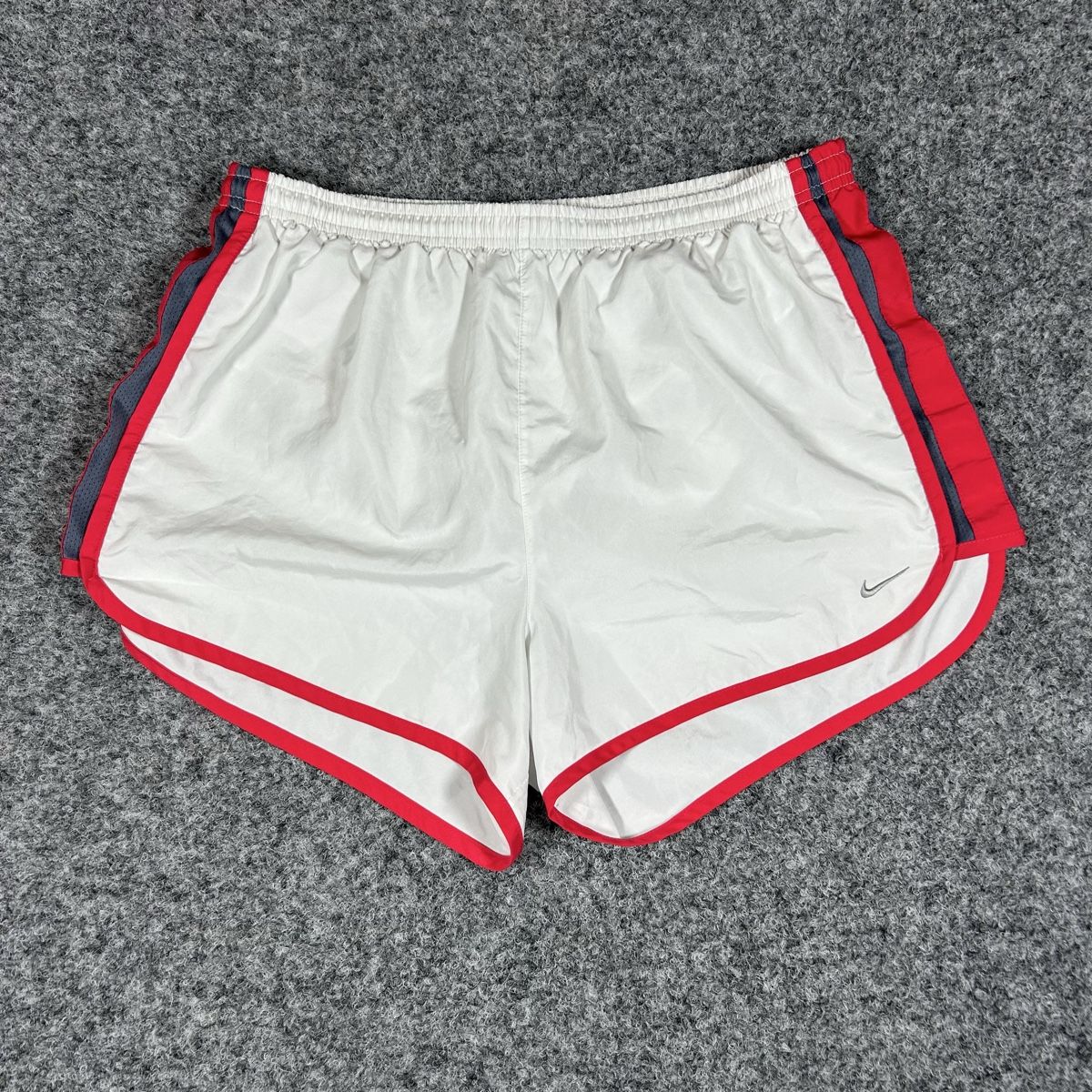 Nike Canottiere & Pantaloni: Sport Nike short  – Nuovo (secondo la descrizione) da La Sagne NE venduto da Matlasape