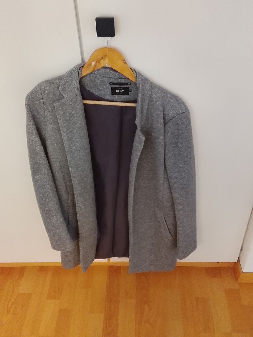 Only Mäntel: Grauer Only Blazer gr.S – Gebraucht aus Unterkulm von rebeccus 2