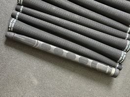 13 Golf Pride Tour Velvet + 1 putter (all 'standard' size)