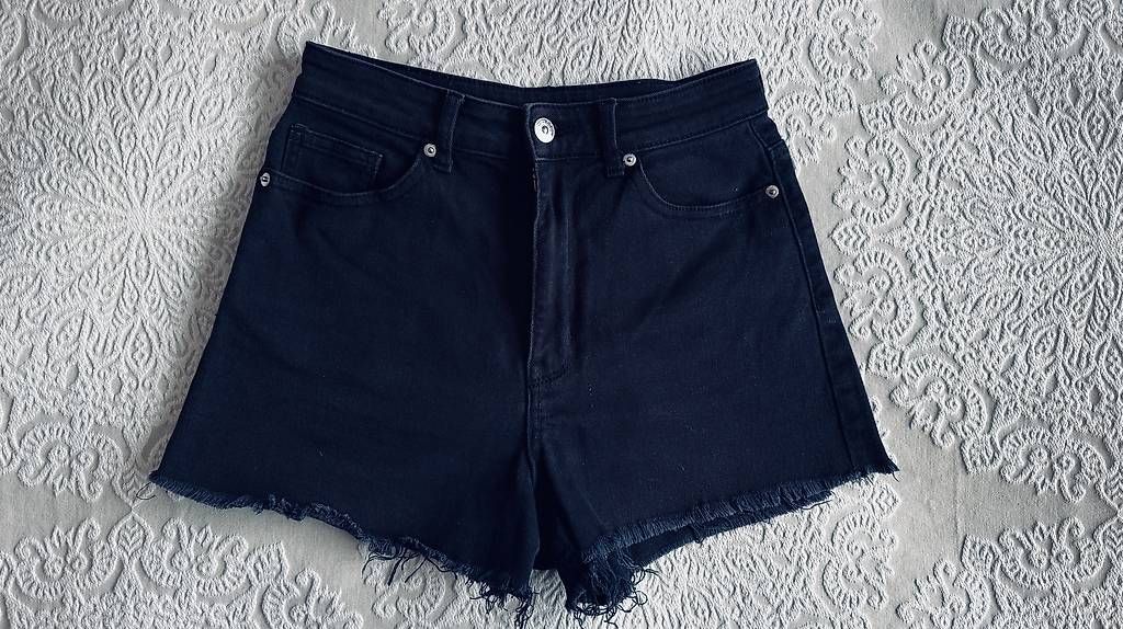 Jeans: Jeansshorts schwarz – Usato da Hünenberg See venduto da Schulers
