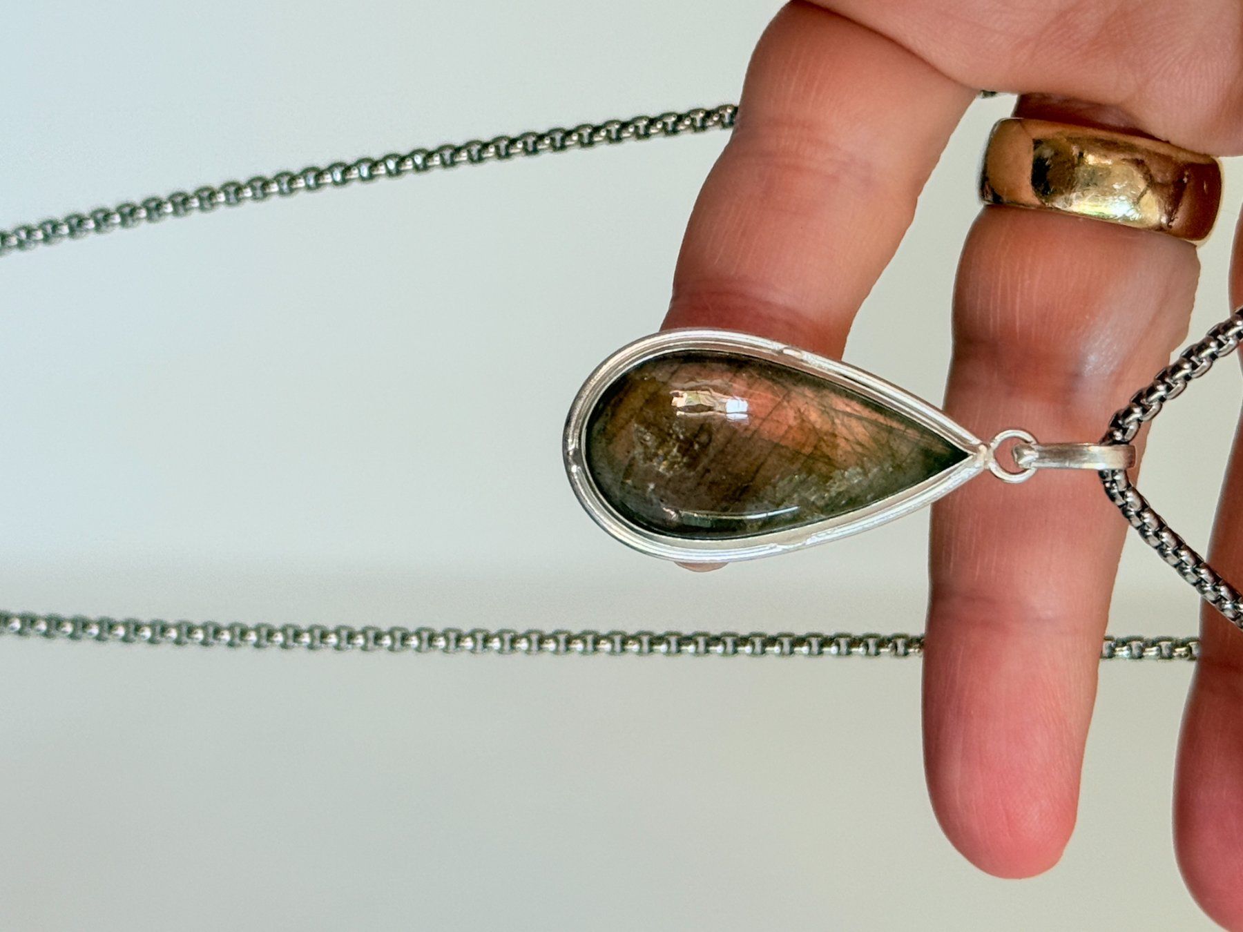 Catenine: Collier vintage avec pendentif pierre Labradorite – Nuovo e nell'imballaggio originale da Genève venduto da AWWA 5