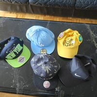 Divers Casquettes à 3francs l'unité