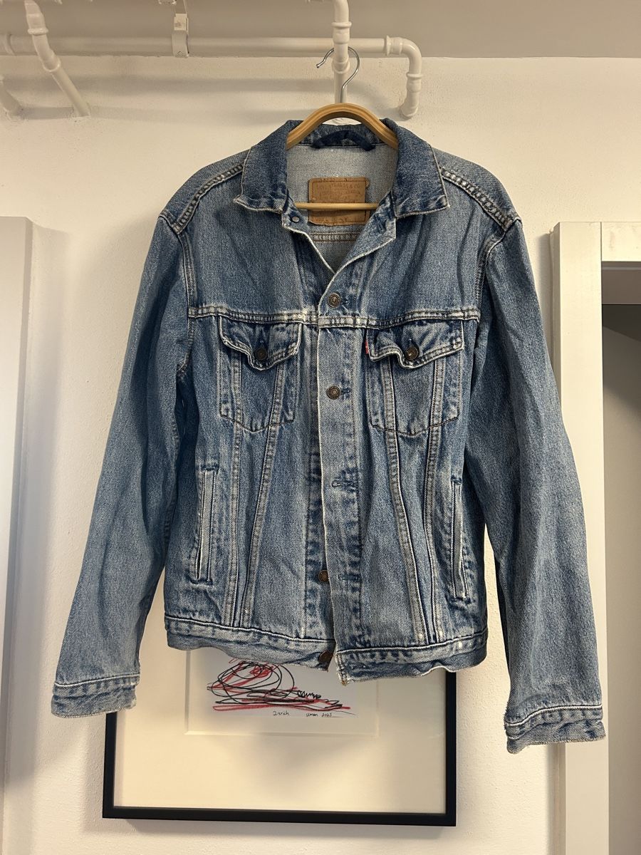 Levi's Vestes: Levis Oversized Light Blue Jean Jacket Size S-M – D'occasion à Zürich par Secondhanddealer