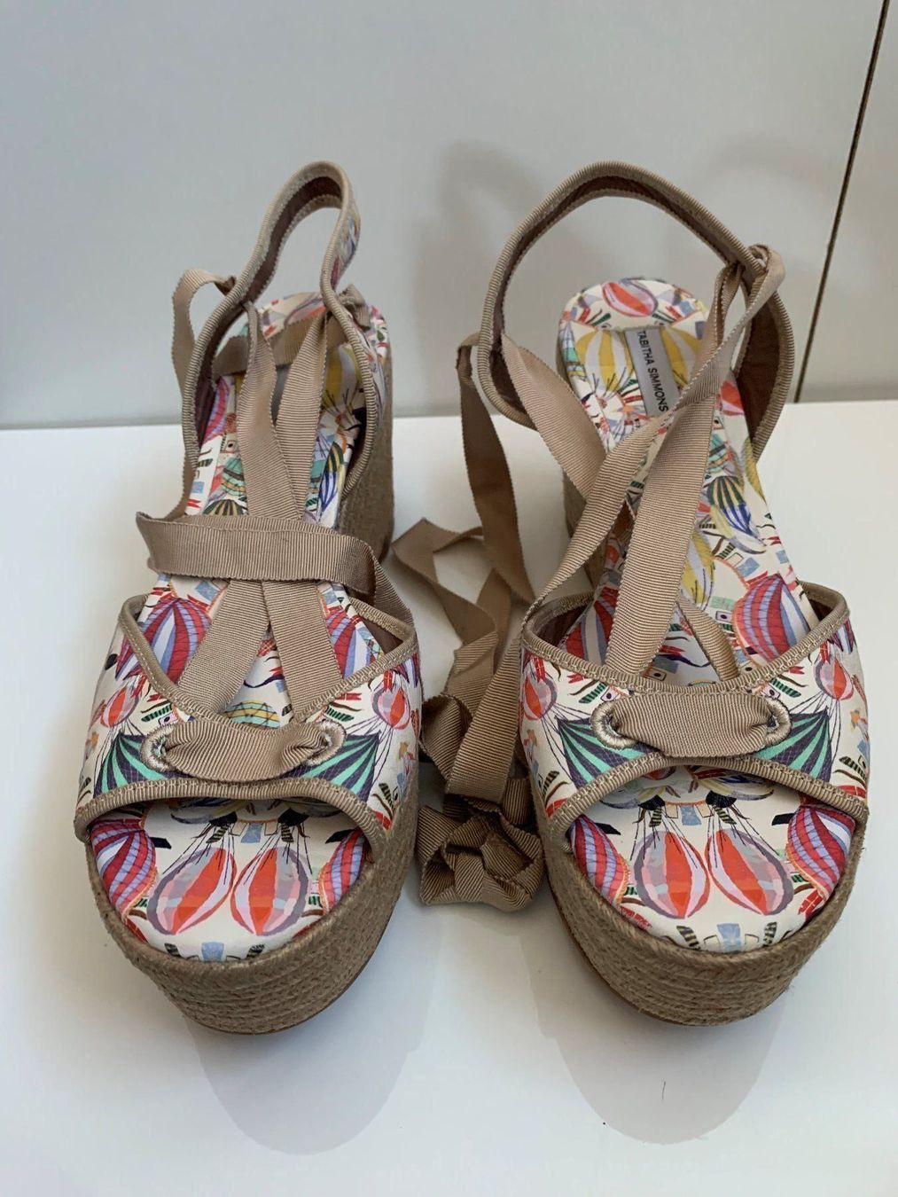 Scarpe da donna: TABITHA SIMMONS: Neue exklusive bunte Plateau-Sandale, 39 – Nuovo (secondo la descrizione) da Luzern venduto da paulablue 1