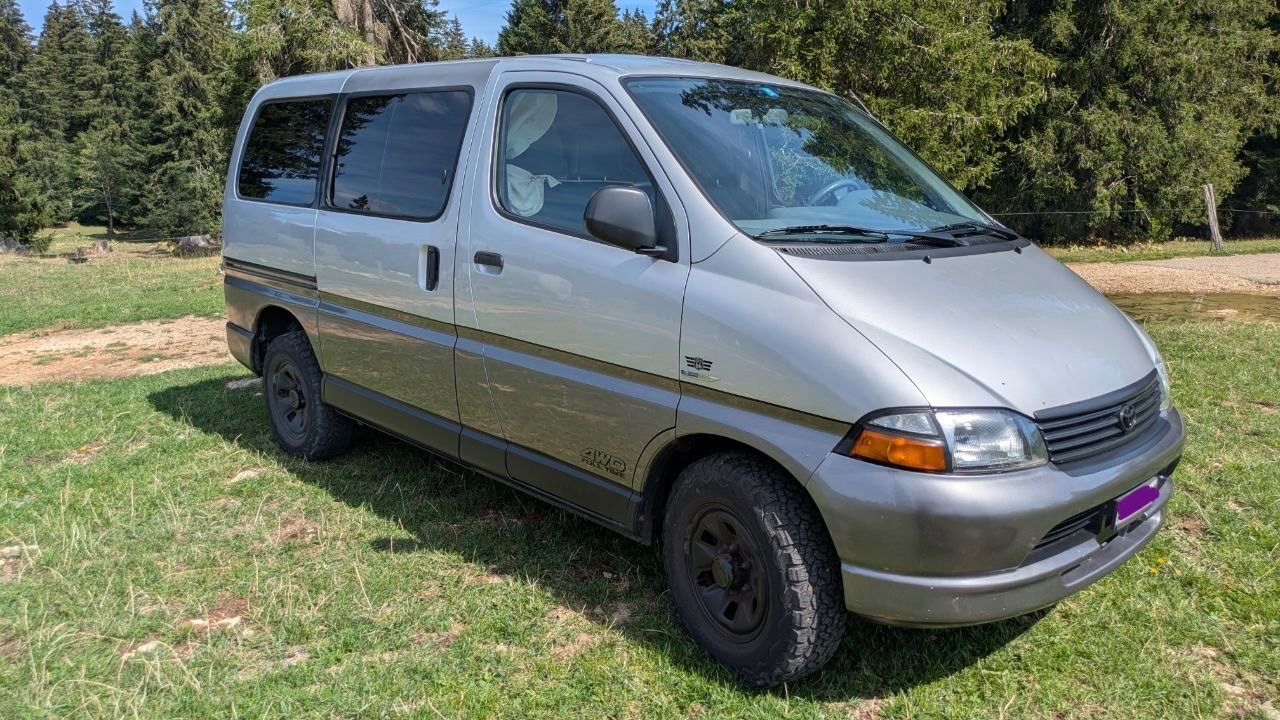 Toyota Nutzfahrzeuge: Toyota Hiace, 4x4 2.7WD – Gebraucht aus La Chaux-de-Fonds von Taraplapla