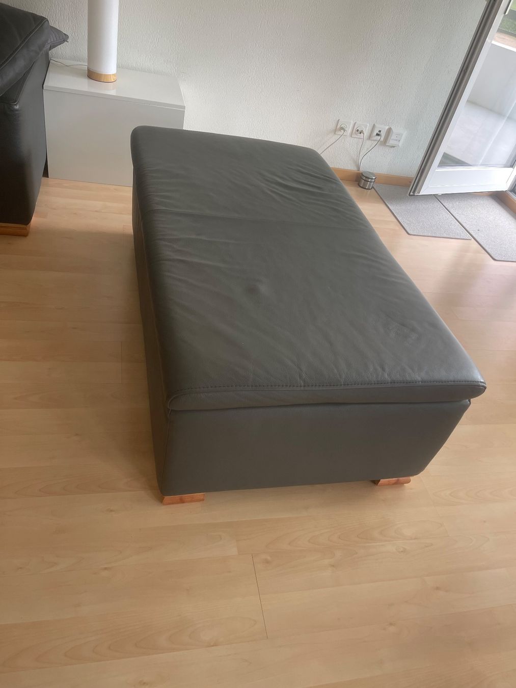 Sofas: Schubiger Sofa Seline Leder Graphit 2,5 Sitzer – D'occasion à Dietikon par Nieselchen 2