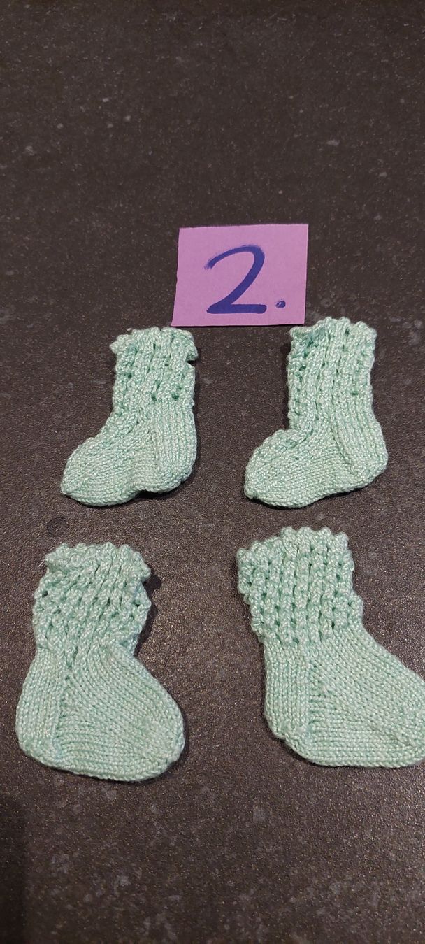 Bambole: 2 handgestrickte Puppensocken lindengrün neu – Nuovo (secondo la descrizione) da Muri AG venduto da nindo1 8