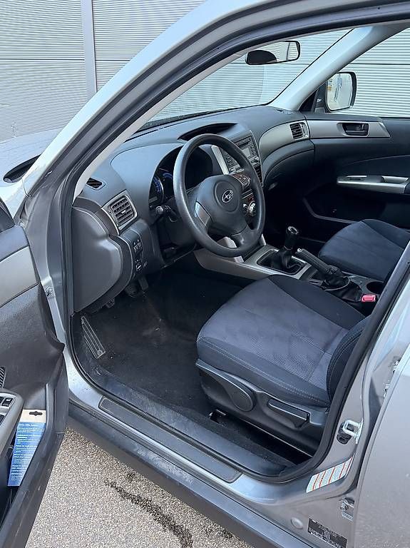 Autos: Subaru Forester 2.0X AWD – Gebraucht aus Einsiedeln von lar_t2q9 4