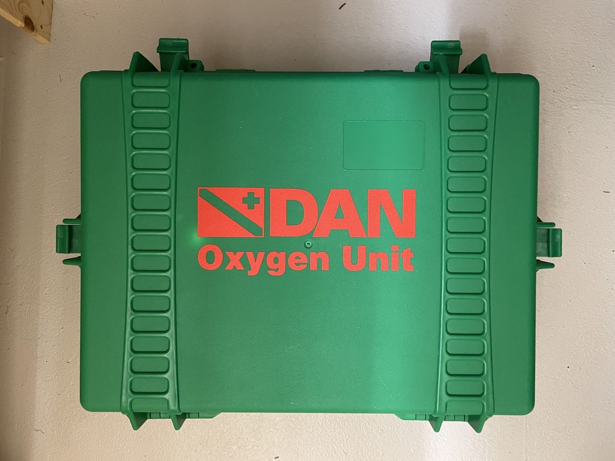 Tauchflaschen: DAN Oxygen Unit (Erste-Hilfe-Set Notfall) Tauchen – Gebraucht aus Siebnen von  1