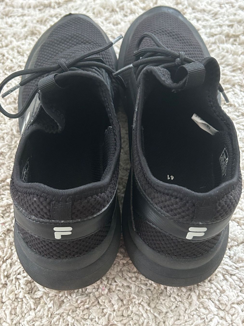 Fila Scarpe da donna: Schwarze Fila Turnschuhe, Gr. 40 – Usato da Horn venduto da Resvi 2