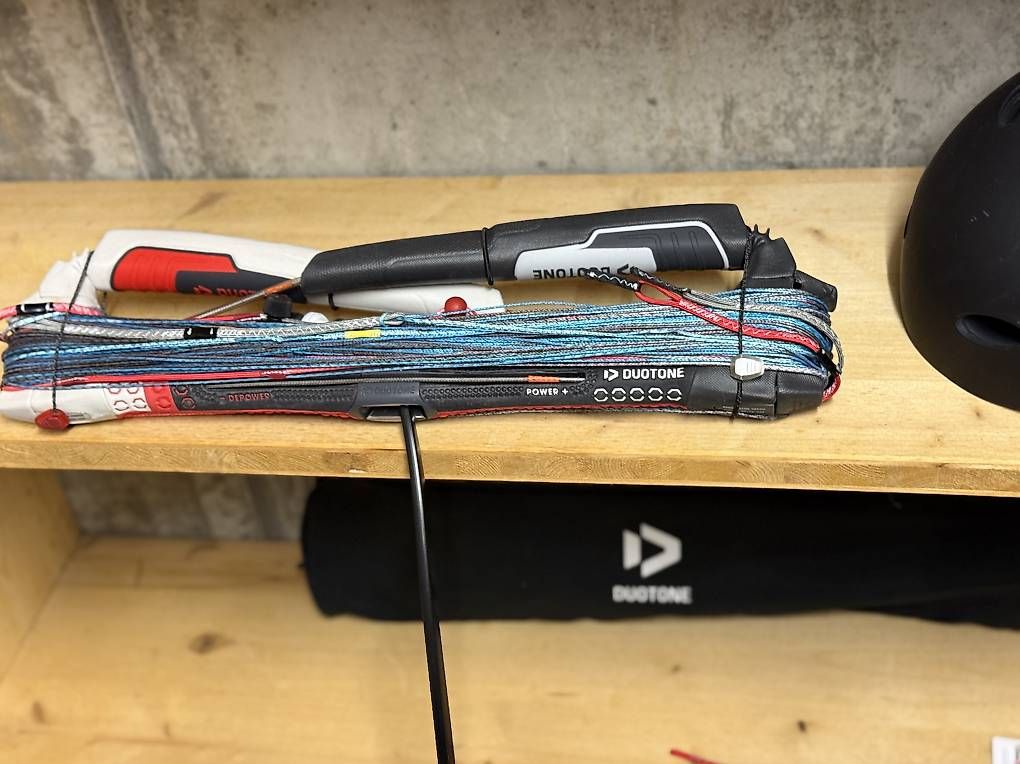 Aquilone: Duotone Klick Bar 2022 neu mit Tasche – Usato da Wettingen venduto da Dobleday 2