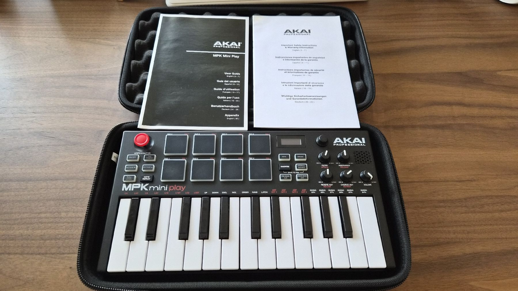 Akai Strumenti musicali: Akai Professional MPK mini play keyboard – Nuovo e nell'imballaggio originale da Plan-les-Ouates venduto da Aoimis_333